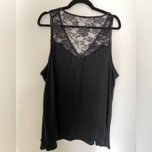 *CLOSING SHOP MUST GO*Torrid Lace detail v neck tank top